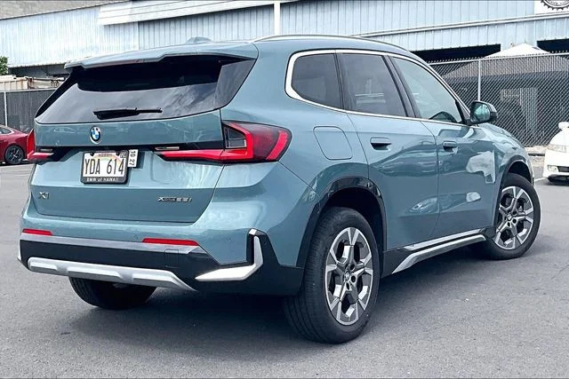 Used 2026 Cape York Green Metallic BMW xDrive28i image 2