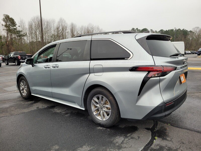 2021 Toyota Sienna XLE - Photo 10
