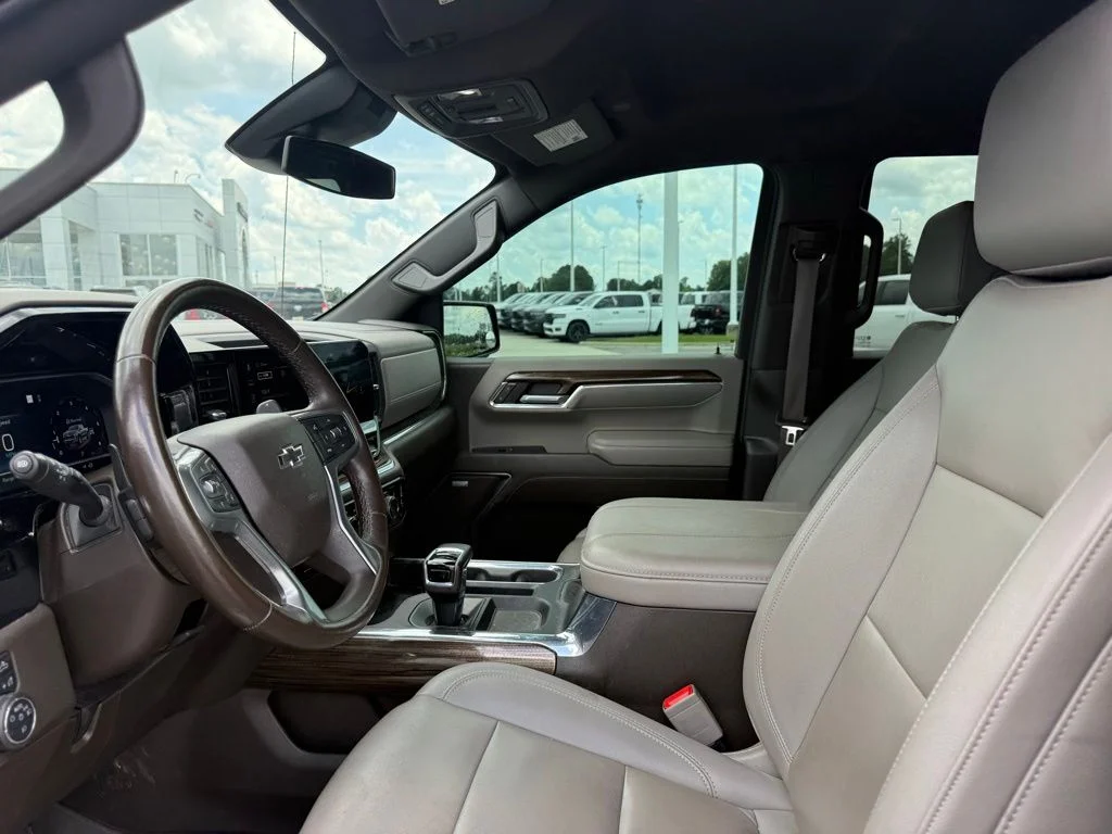 Used 2023 Gray Chevrolet RST image 4