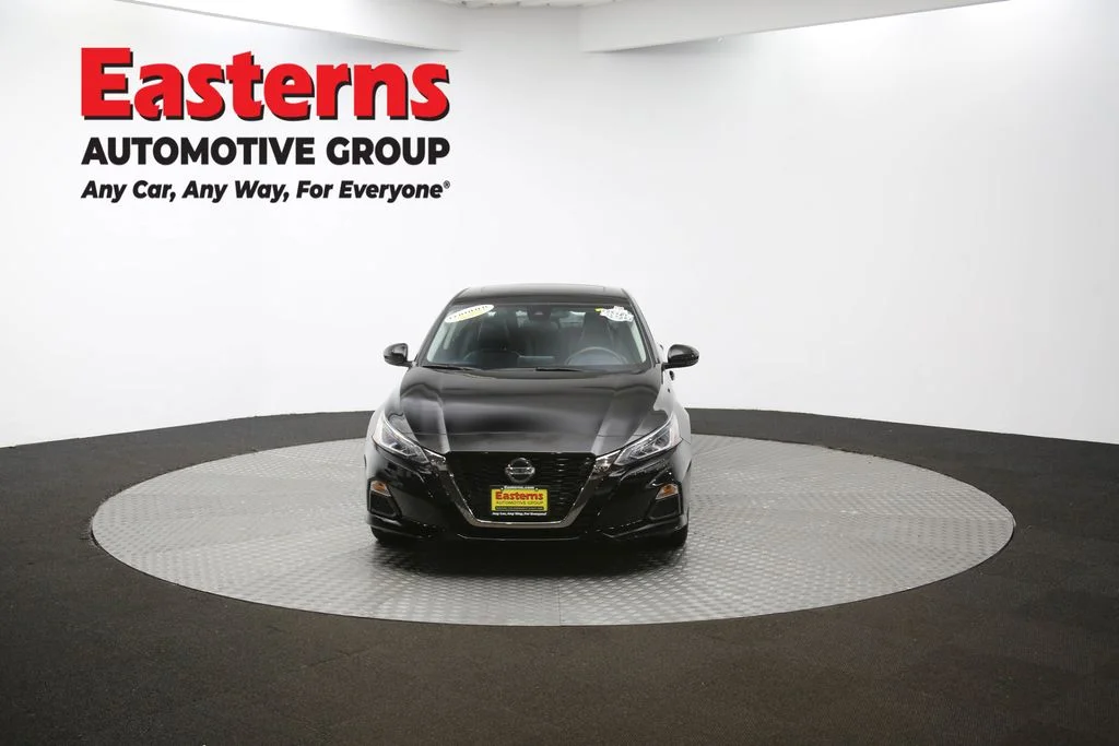 Used 2022 Black Nissan 2.0 SR image 52