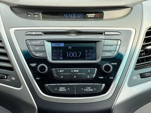 Used 2016 Silver Hyundai SE image 14