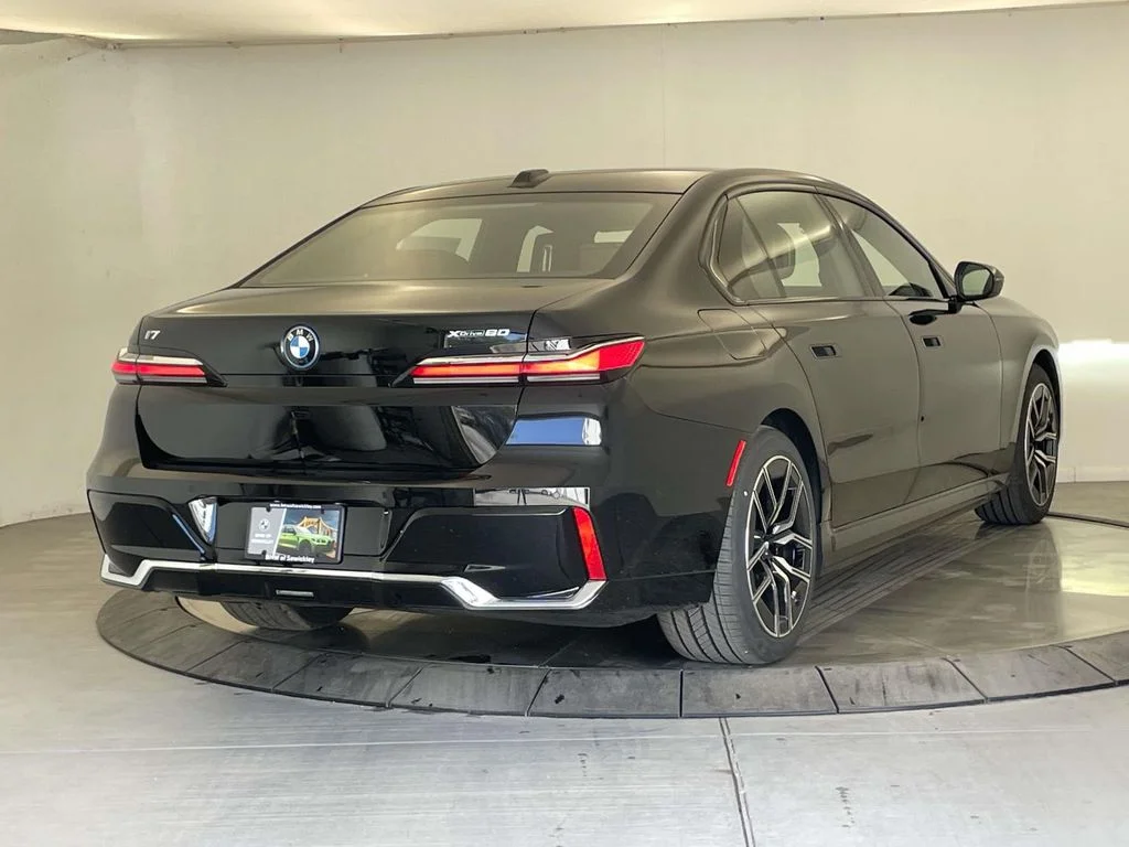 Used 2026 Black BMW xDrive60 image 5