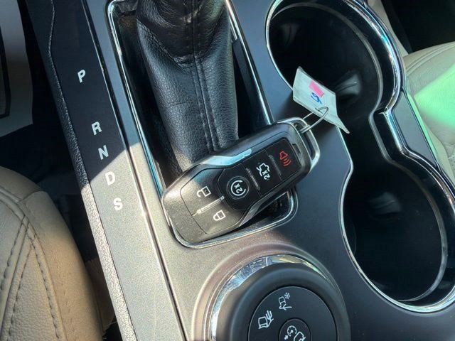 Used 2016 Bronze Ford Limited image 38