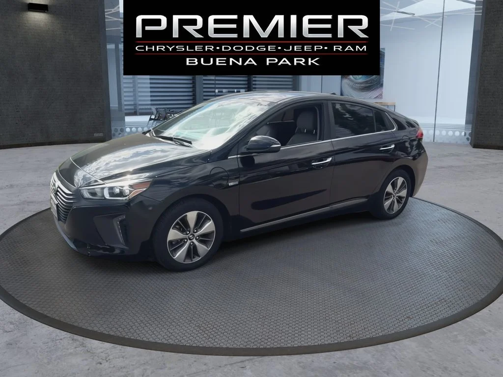 Used 2018 Black Hyundai Limited image 4