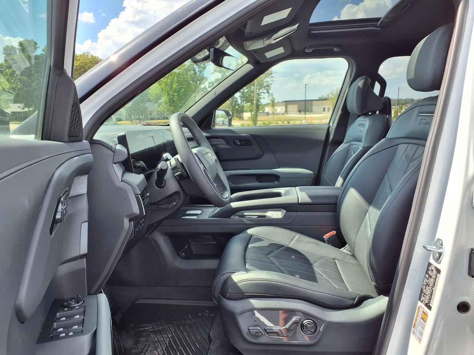New 2027 Glacial White Pearl Kia X-Line SX image 14