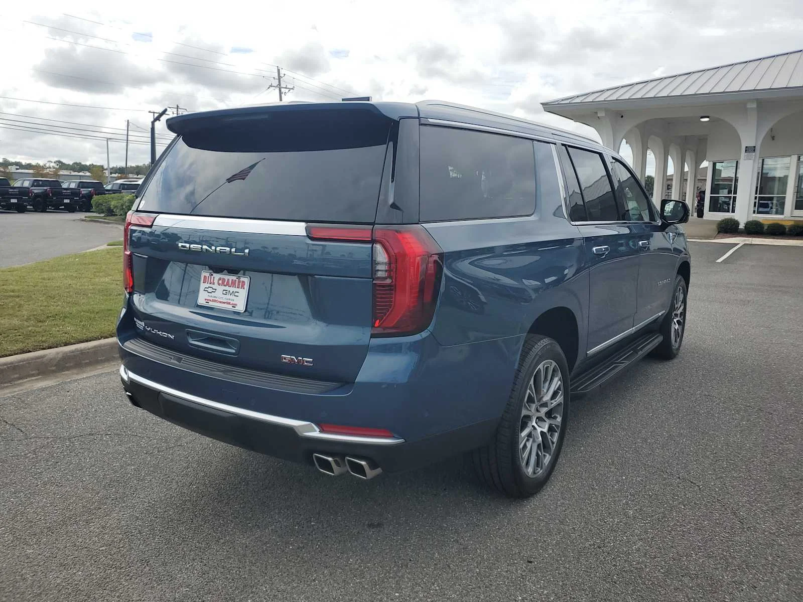2025 GMC Yukon XL Denali - Photo 6