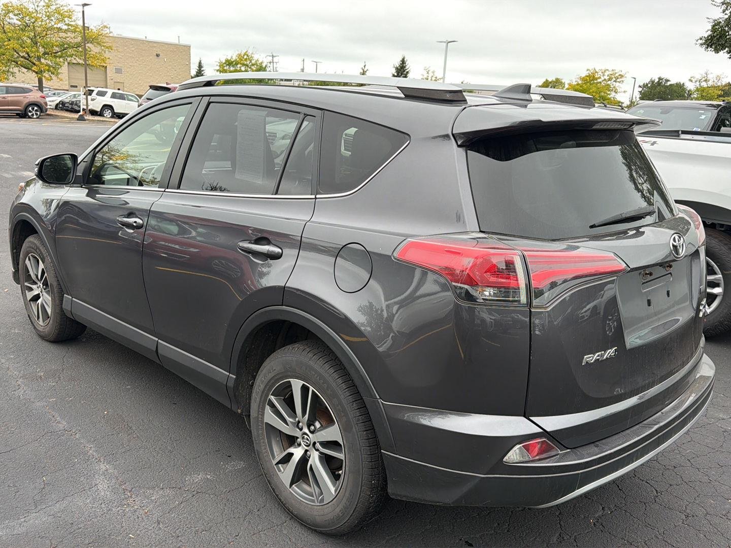Used 2018 Magnetic Gray Metallic Toyota XLE image 4