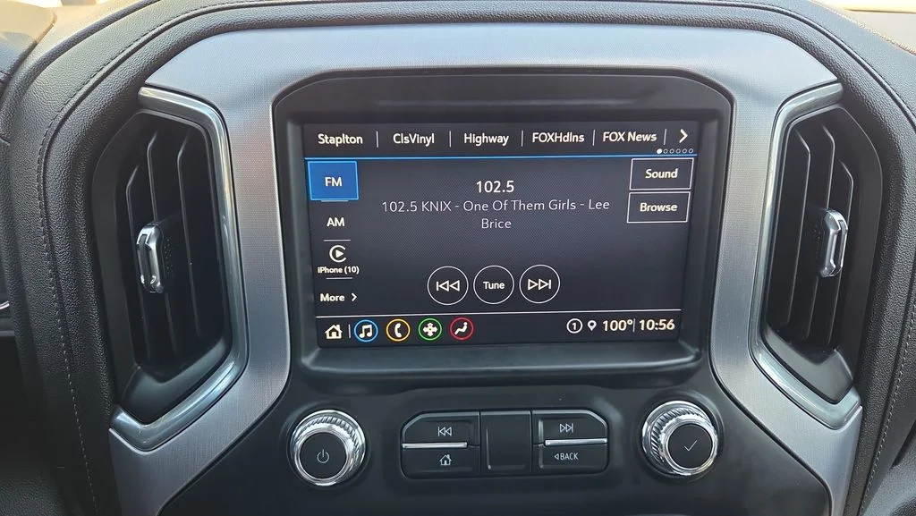 Used 2023 White GMC SLT image 17