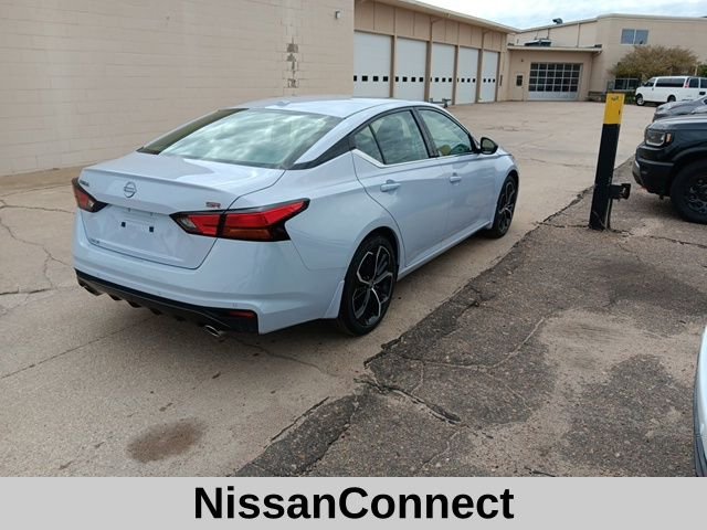 2025 Nissan Altima 2.5 SR photo 2
