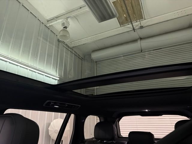 New 2026 Santorini Black Land Rover SE image 34
