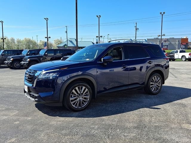 Used 2023 Blue Nissan SL image 5