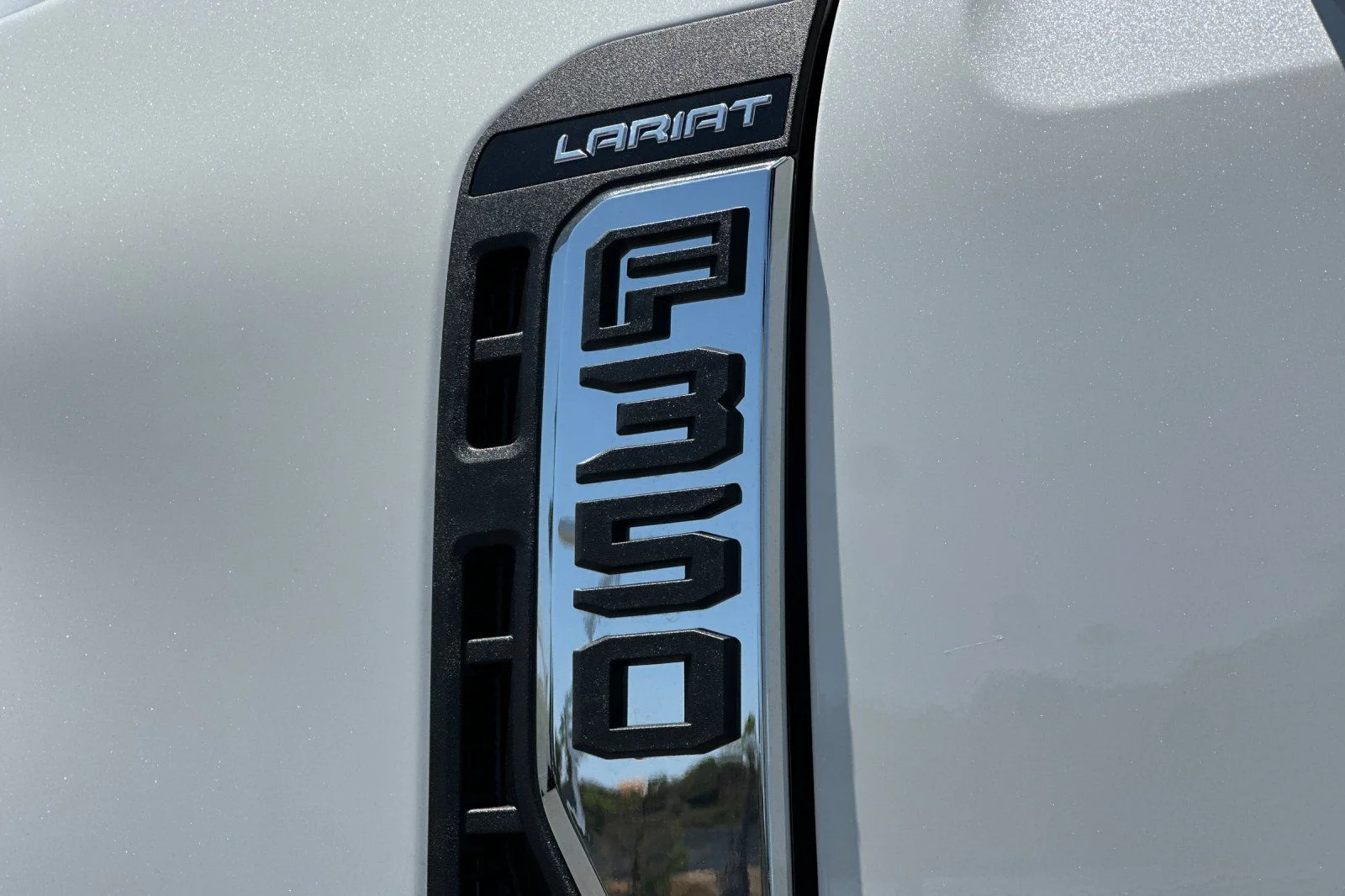 New 2026 Star White Metallic Tri-Coat Ford F-350® Lariat® image 25
