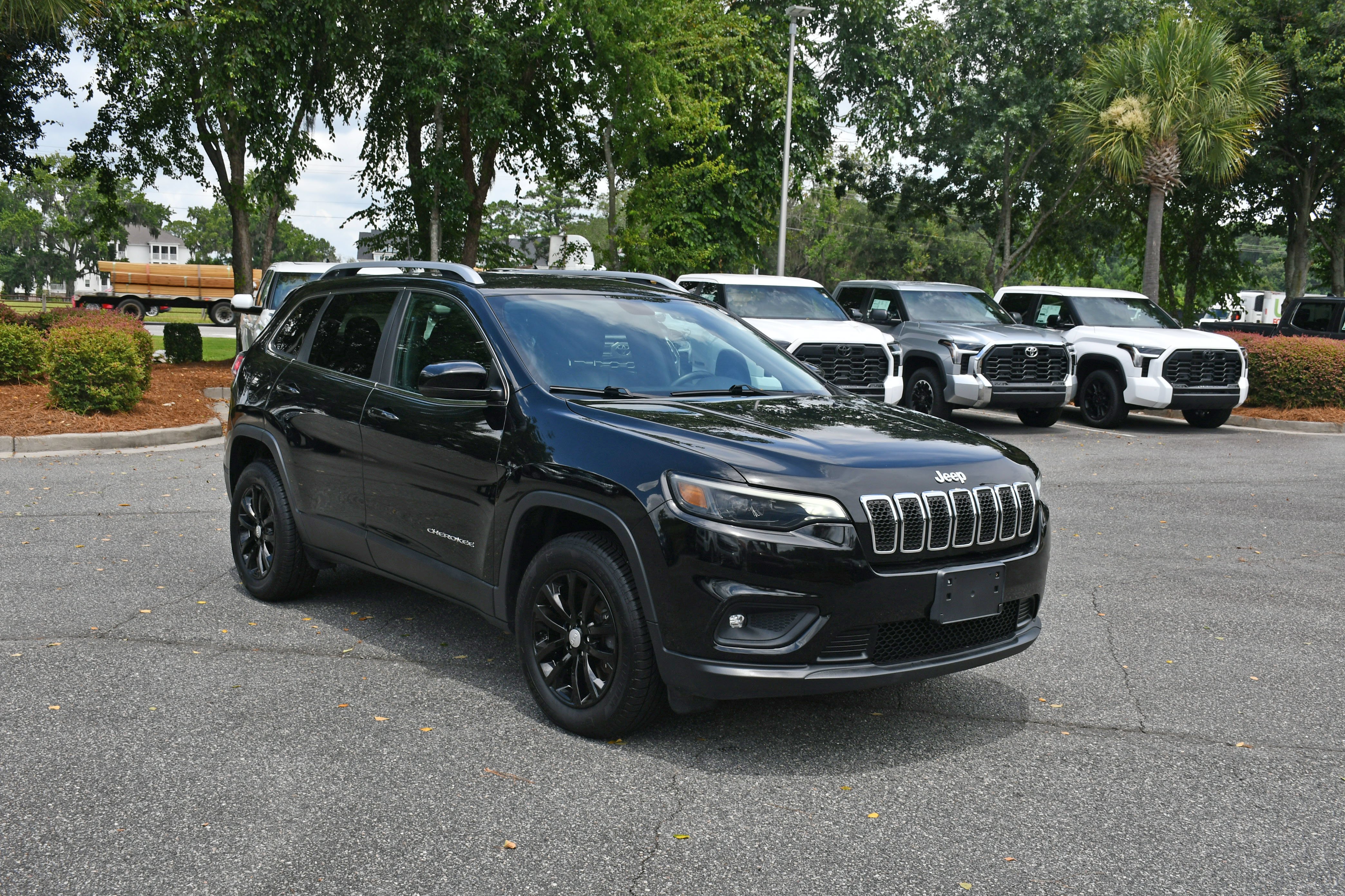 Used 2019 Black Jeep Latitude Plus image 6