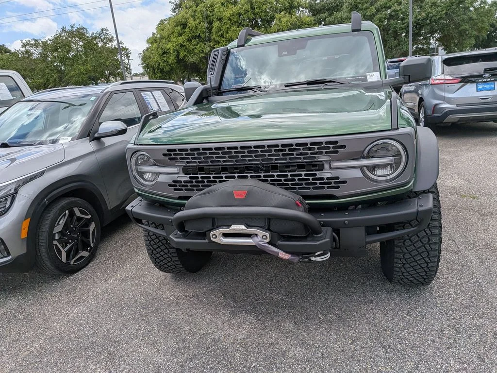 Used 2024 Green Ford Everglades image 2