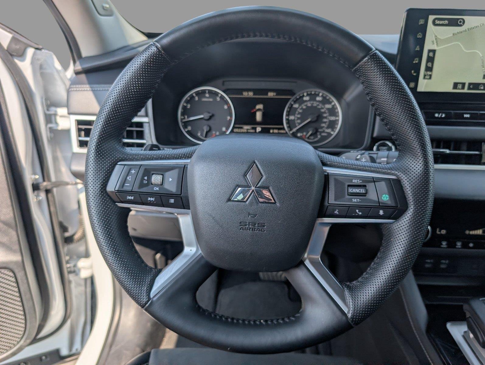 Used 2025 White Diamond Mitsubishi SE image 28