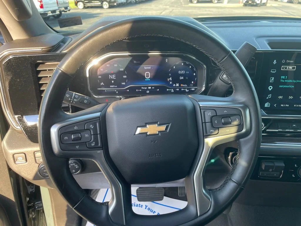 Used 2025 Cypress Gray Chevrolet LT image 19