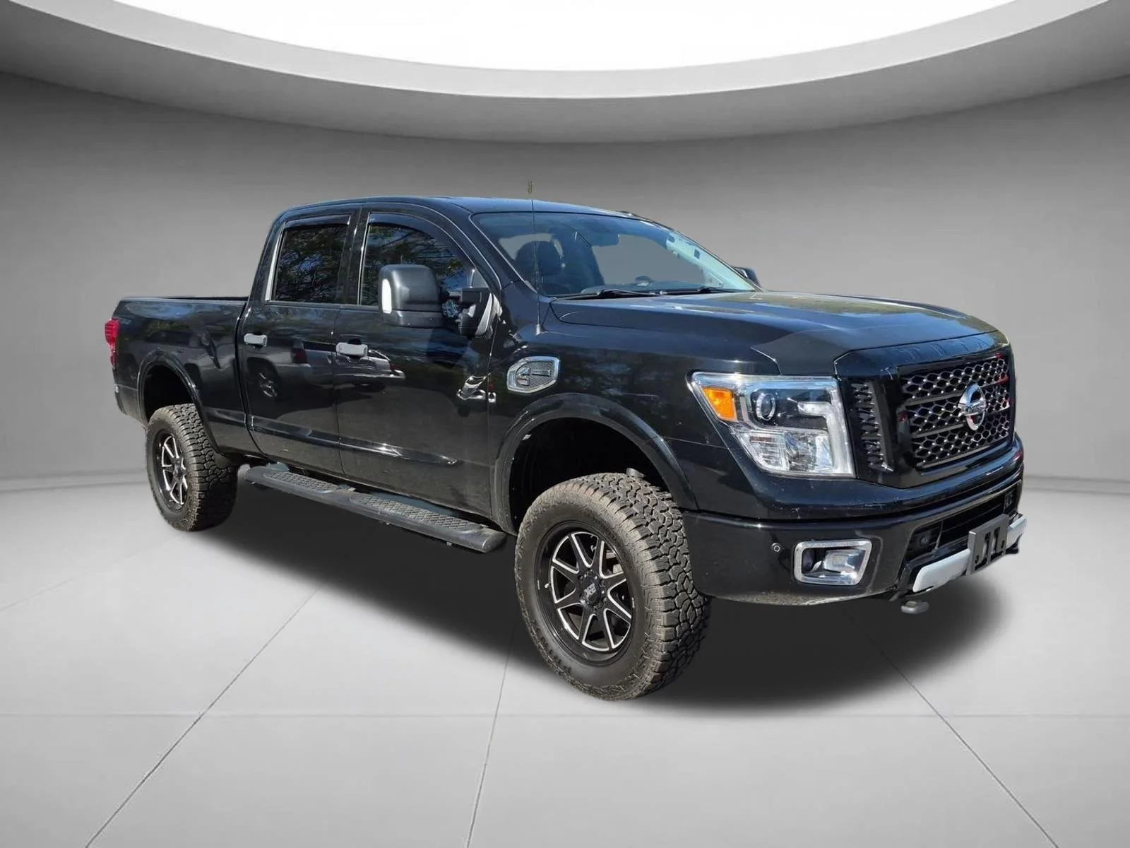 Used 2017 Magnetic Black Nissan PRO-4X image 3