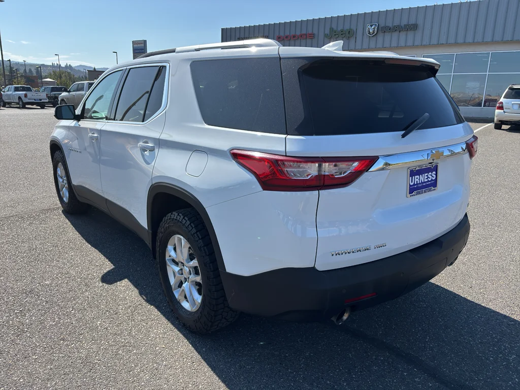 Used 2018 Summit White Chevrolet LT Cloth image 8