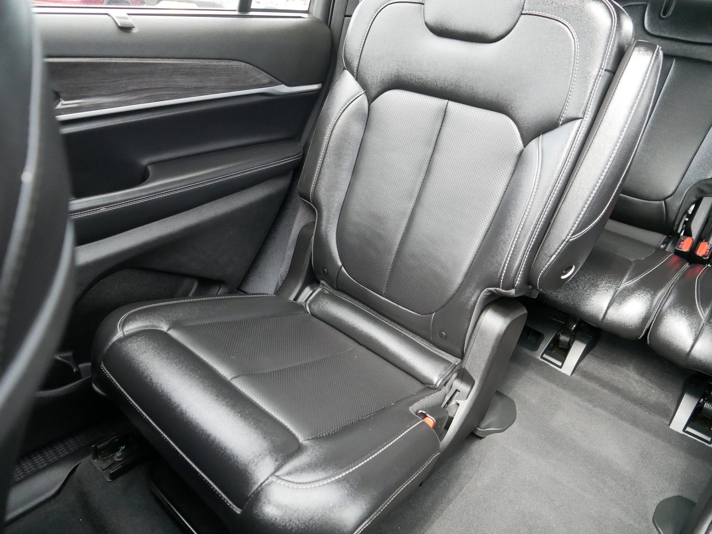 Used 2025 Baltic Gray Metallic Clearcoat Jeep Limited image 12