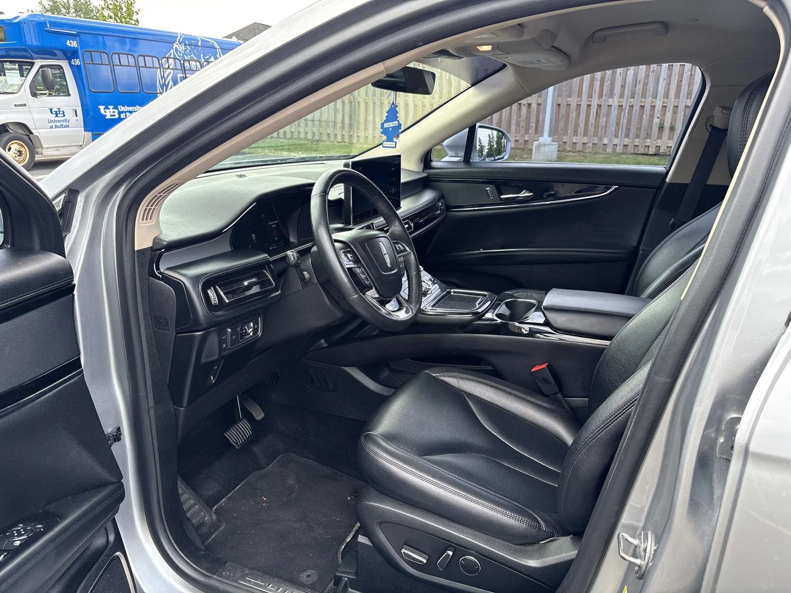 Used 2022  Lincoln Standard image 6
