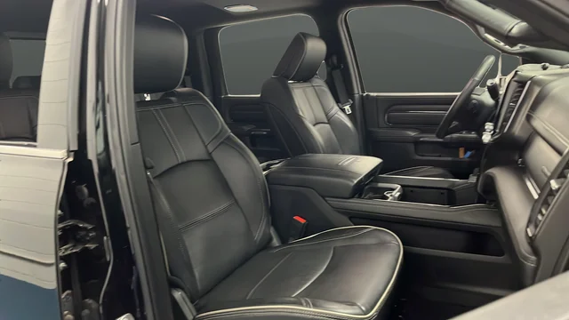 Used 2023 Diamond Black Ram Limited image 25