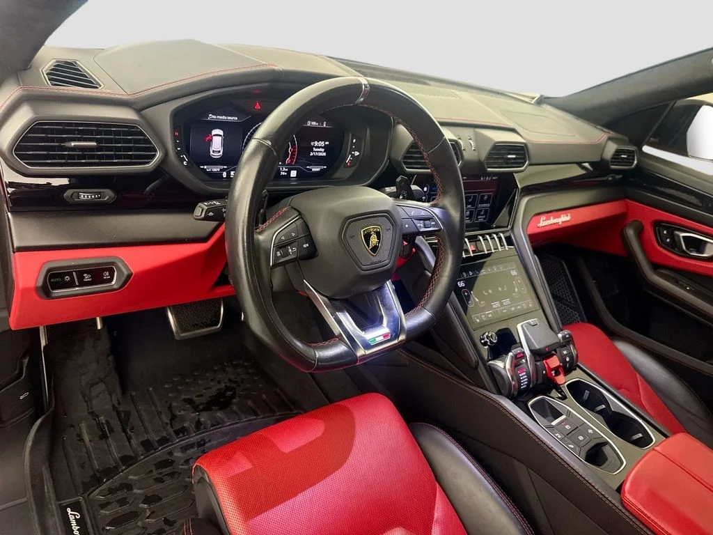 Used 2022 Red Lamborghini  image 9