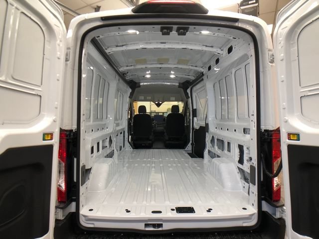 New 2026 Oxford White Ford T350 image 18