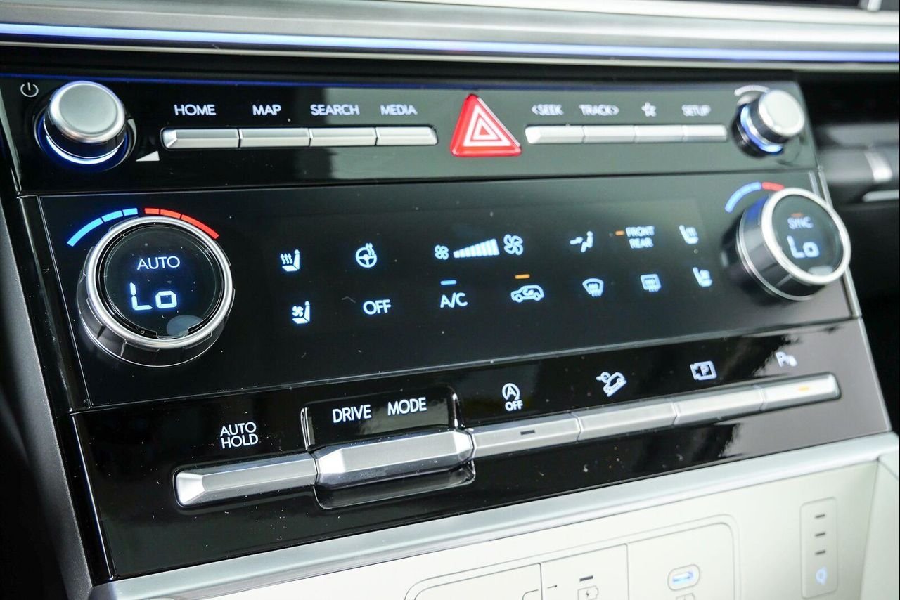 New 2026 Phantom Black Hyundai Limited FWD image 59