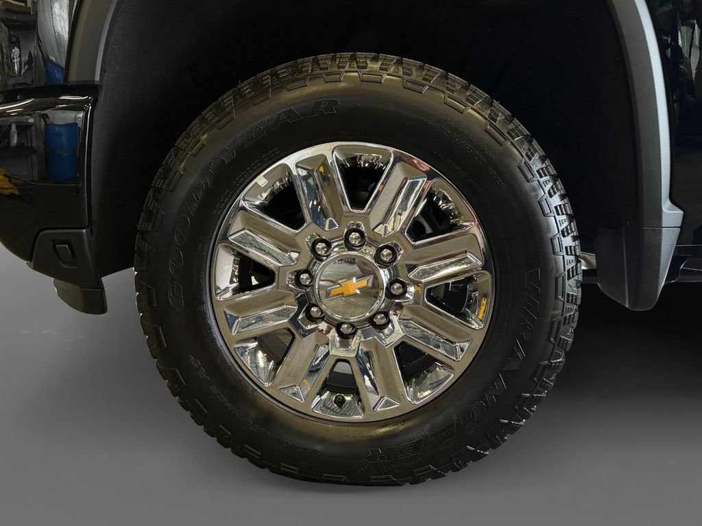 New 2026 Black Chevrolet High Country image 15