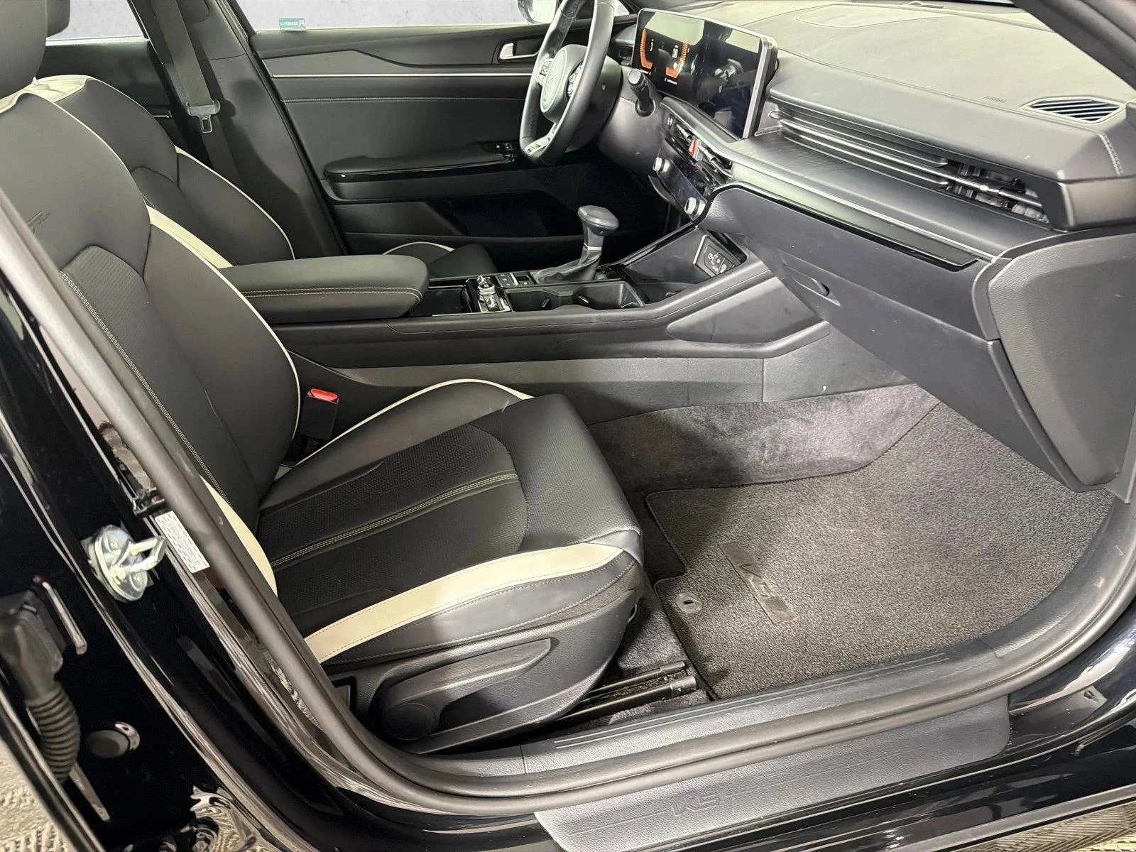 Used 2025 Silver Kia GT-Line image 14