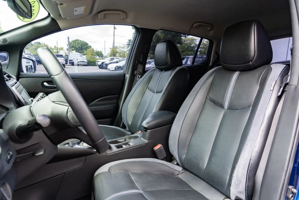 Used 2018 Blue Nissan SL image 21