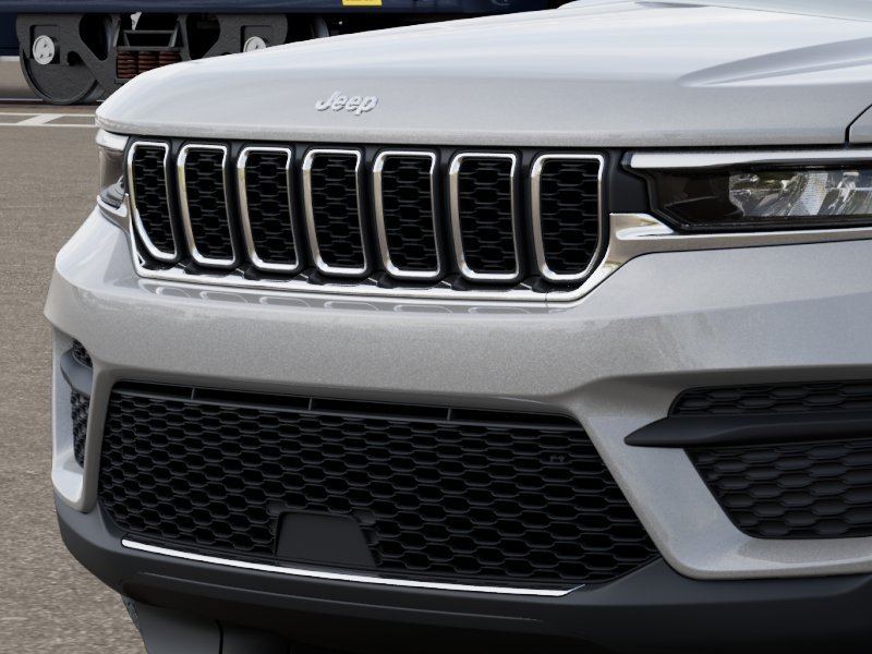 New 2026 Silver Zynith Exterior Paint Jeep  image 7
