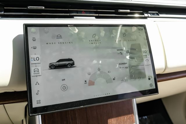 Used 2025 White Land Rover SE image 34