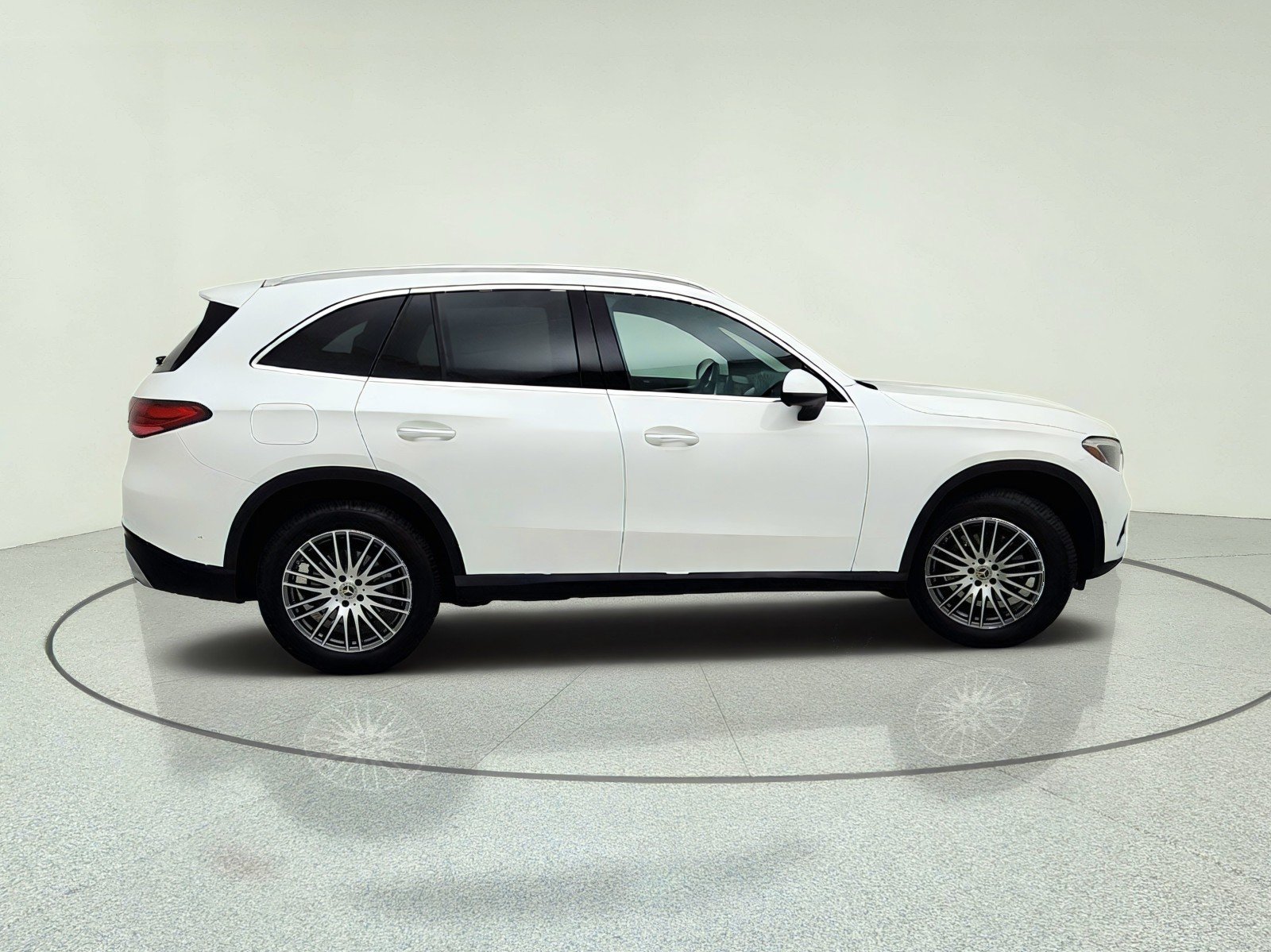 Certified Used 2025 Polar White Mercedes-Benz GLC 300 image 7