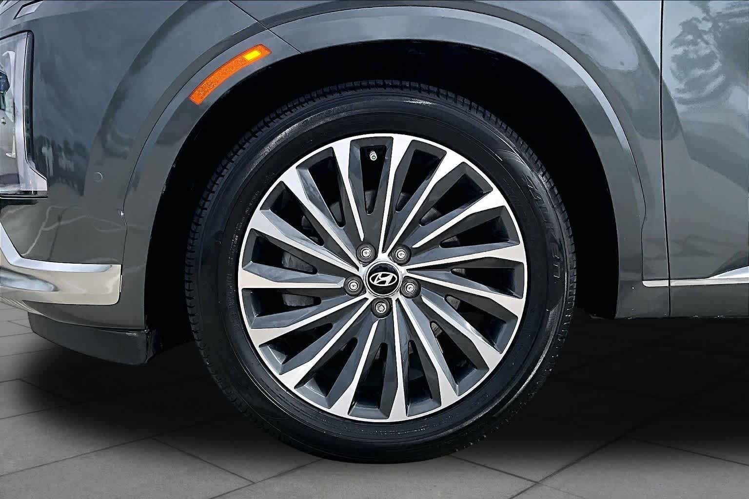 Used 2024 Steel Graphite Hyundai Calligraphy image 11