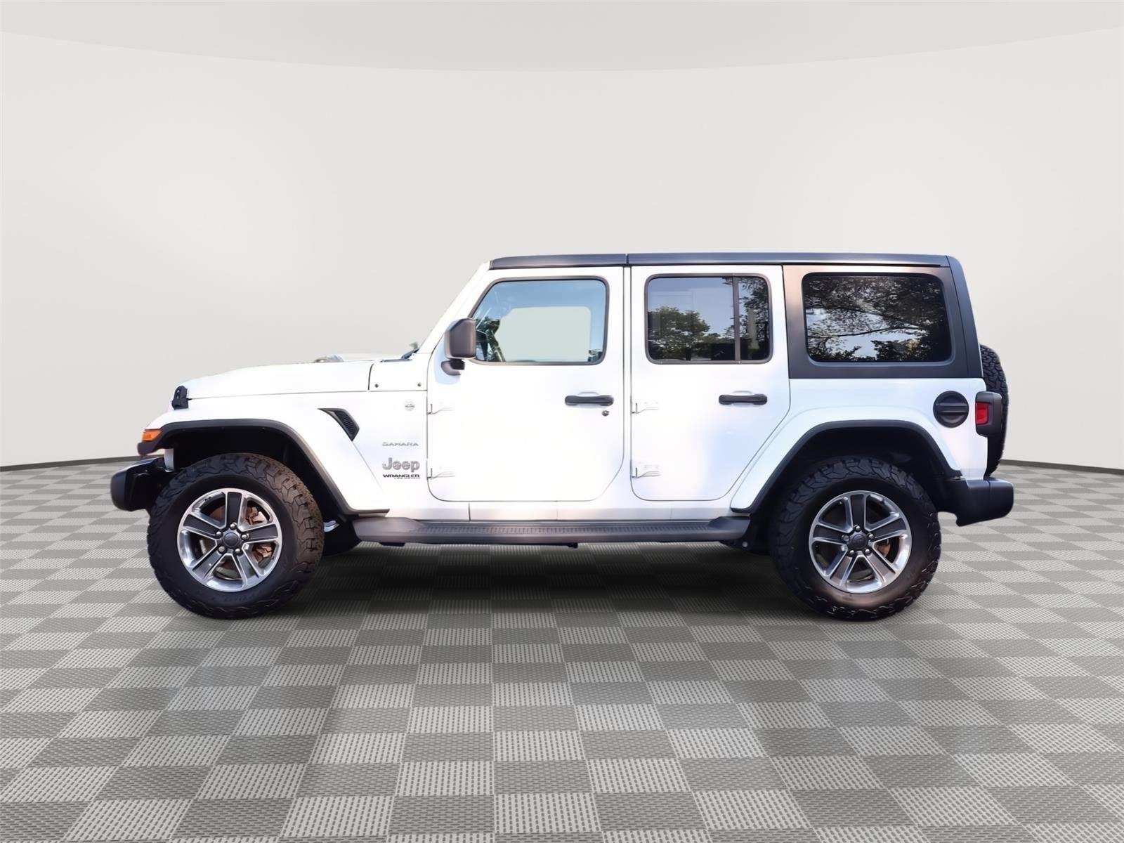 Used 2020 Bright White Clearcoat Jeep Sahara image 4