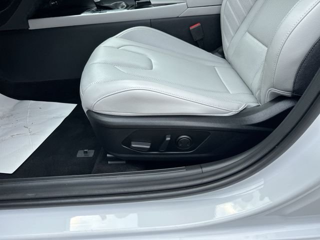Used 2025 White Hyundai Limited image 16