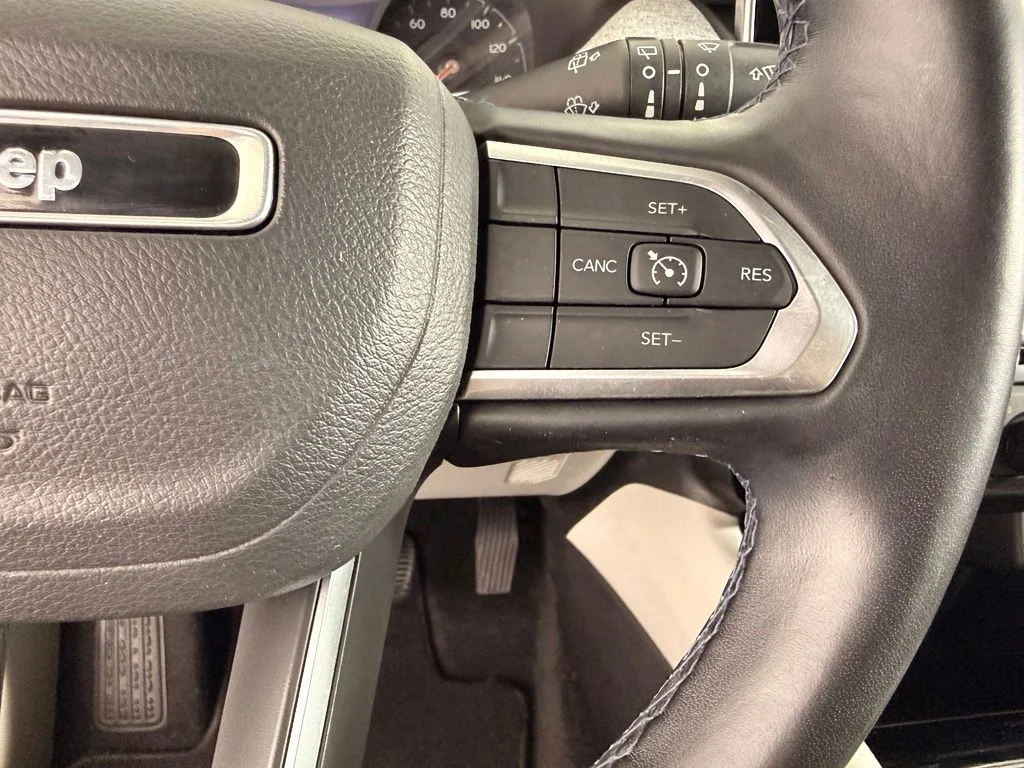 Used 2022 Black Jeep Latitude image 24