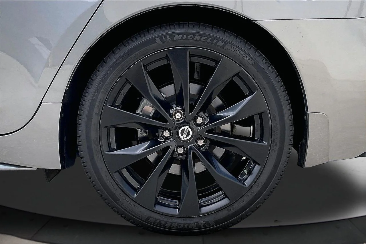 Certified Used 2021 Gray Nissan SR image 35