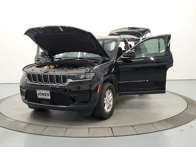 Used 2024 Black Jeep Laredo image 12
