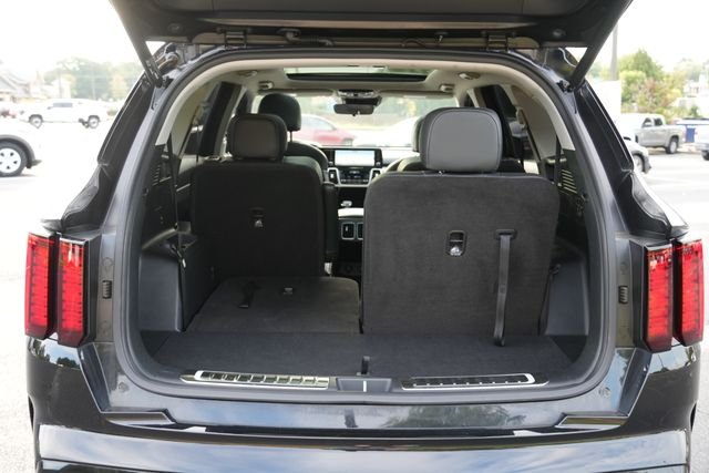 Used 2022 Black Kia EX image 10