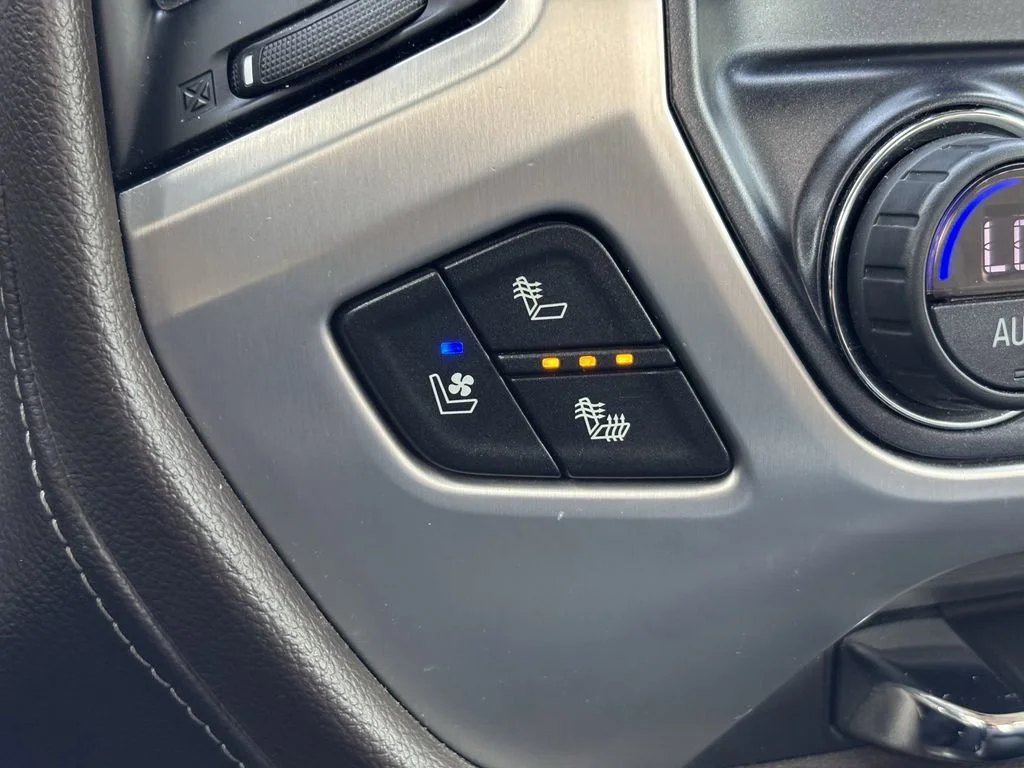 Used 2018 WHITE FROST TRICOAT GMC SLT image 28