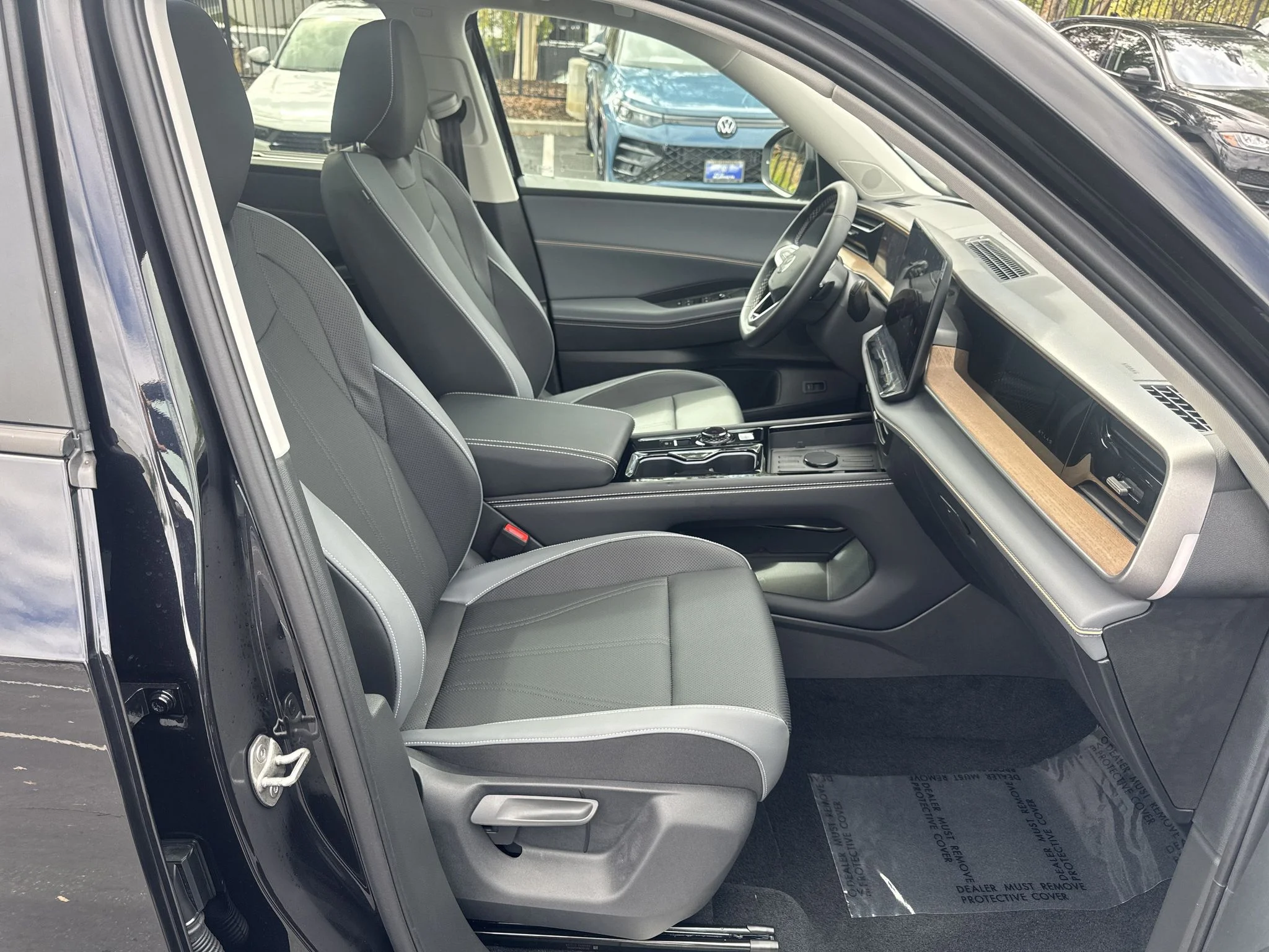 New 2027 Deep Black Pearl Volkswagen SE w/Technology image 19