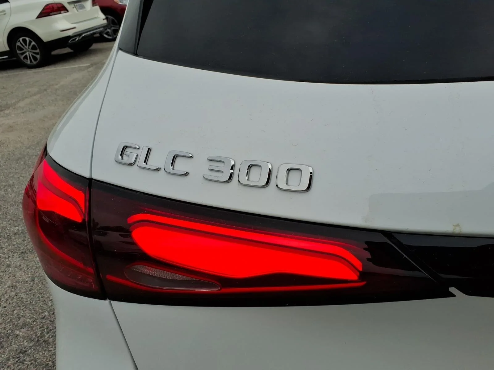 New 2026 WHITE Mercedes-Benz GLC 300 image 9