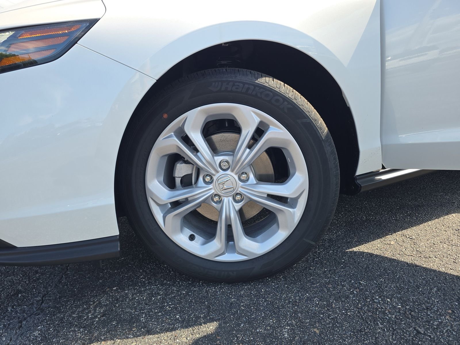New 2026 Platinum White Pearl Honda LX image 10