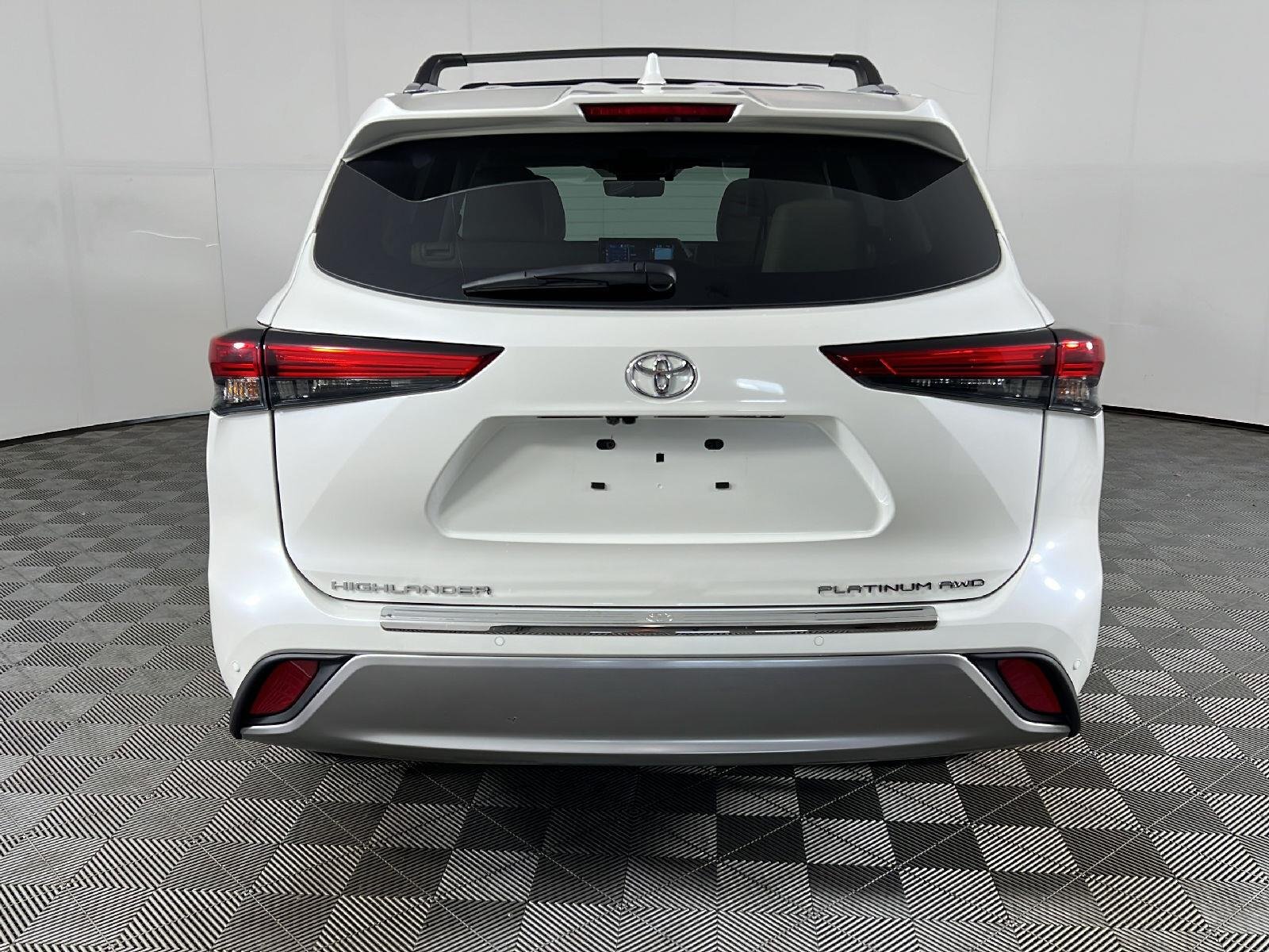 Used 2021 Blizzard Pearl Toyota Platinum image 6