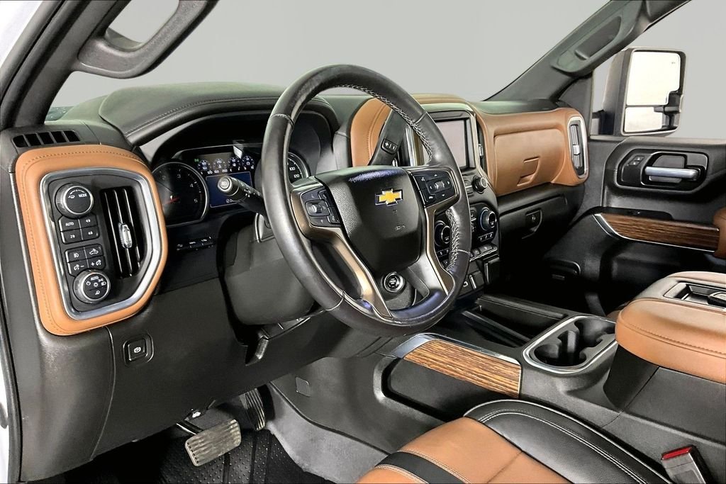 Used 2021 White Chevrolet High Country image 17