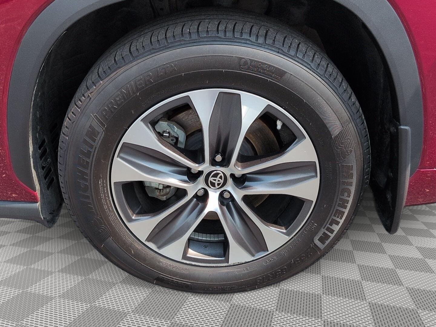 Used 2021 Ruby Flare Pearl Toyota XLE image 17