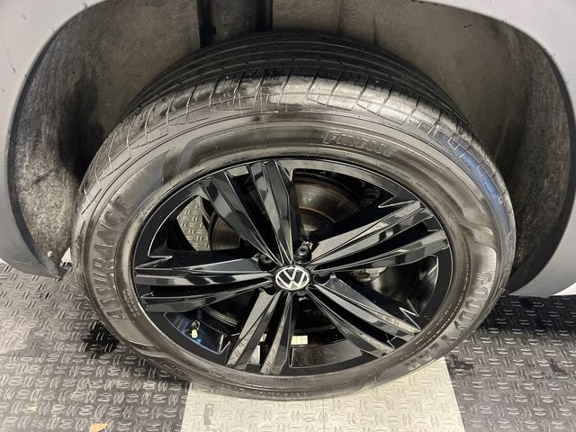 Certified Used 2023 White Volkswagen 2.0T SEL R-Line image 15