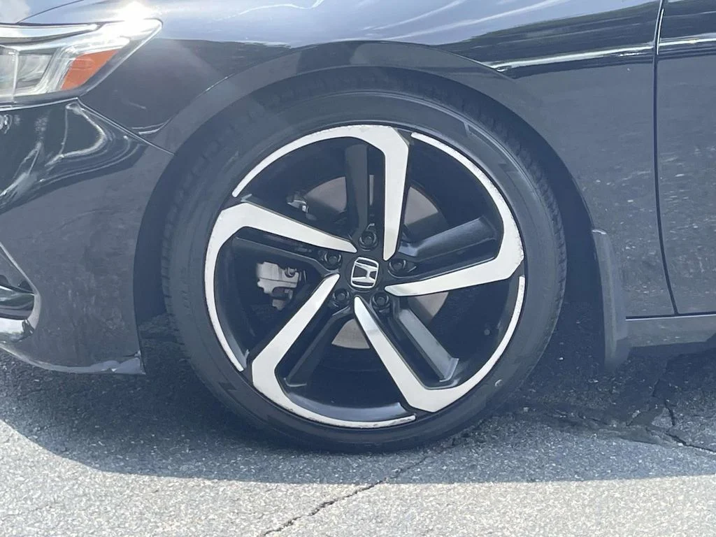 Used 2018  Honda Sport image 11